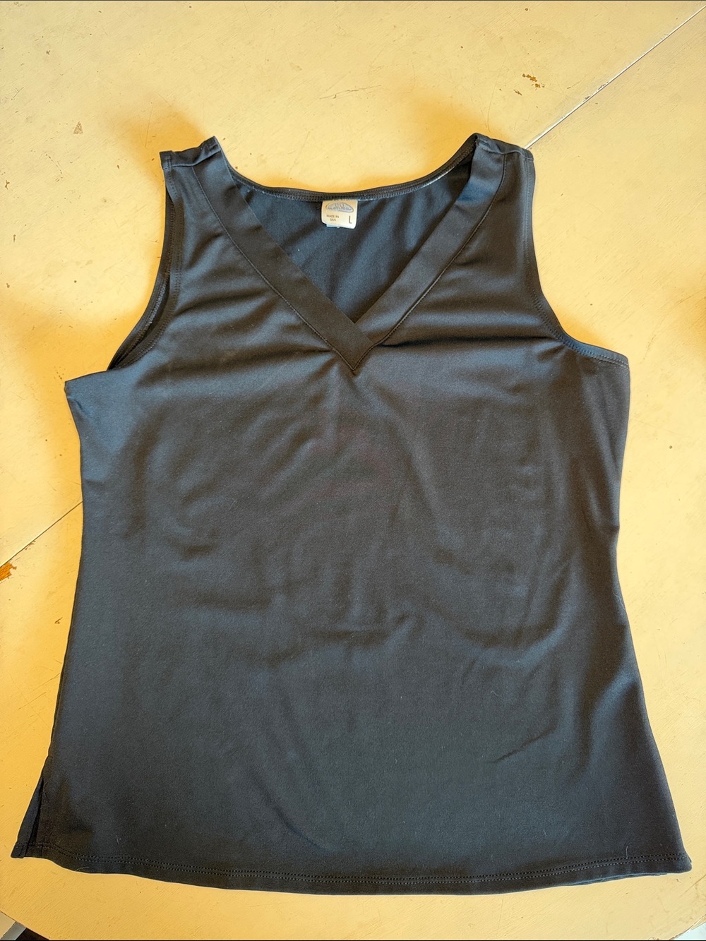 Melika brand v-neck women’s tank black size large